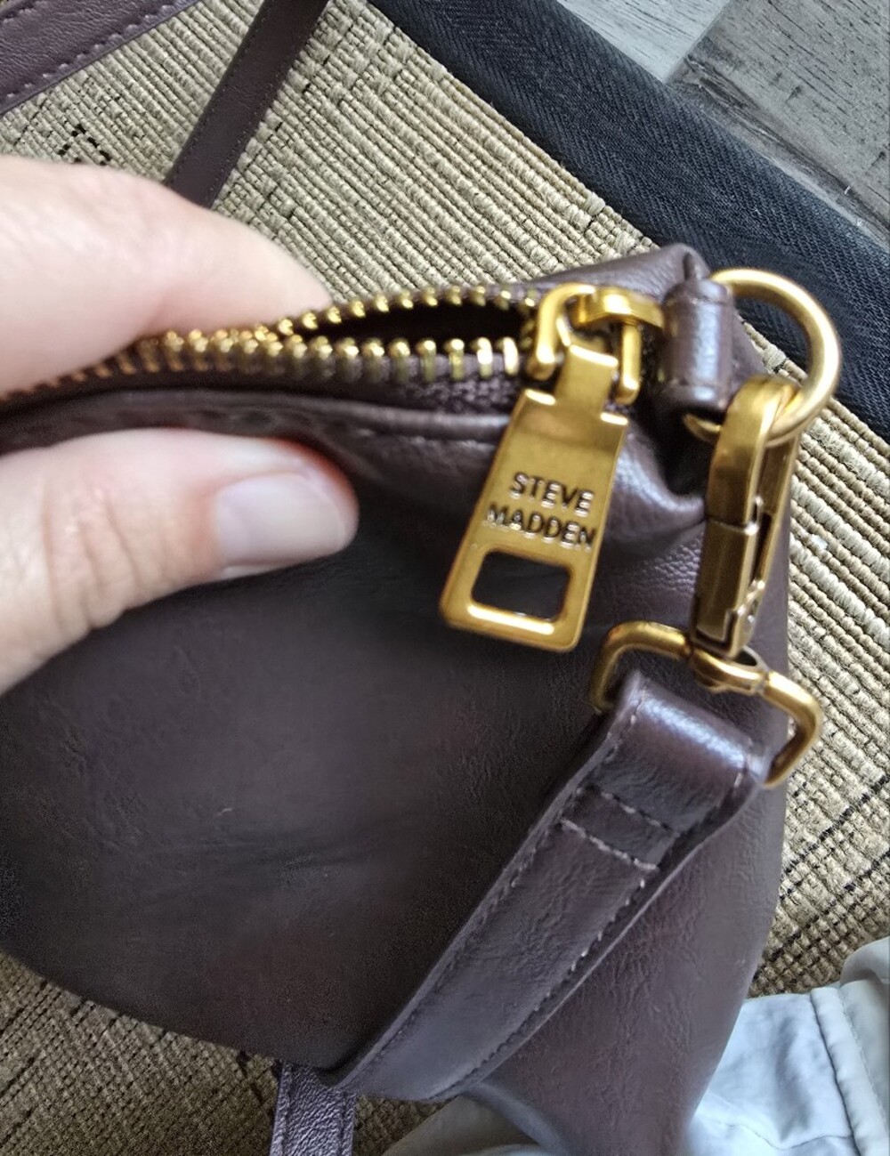 Steve Madden Dark Brown Leather Crossbody Bag with Gold Hardware - Picture 4 of 5
